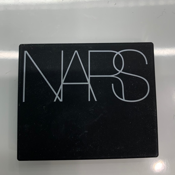 NWOT Never used NARS eyeshadow in colour Hellcat - Picture 3 of 3